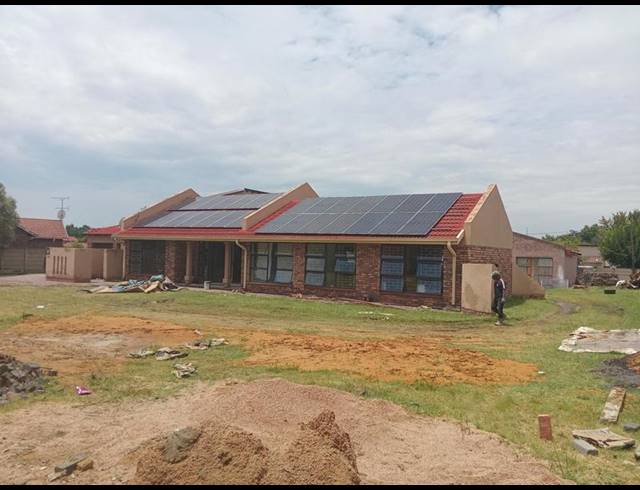 36 BEDROOM HOUSE FOR SALE IN BEDWORTH PARK